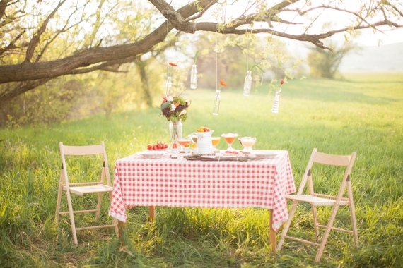 Summer picnic entertaining ideas | photo by Peter & Veronika | 100 Layer Cake