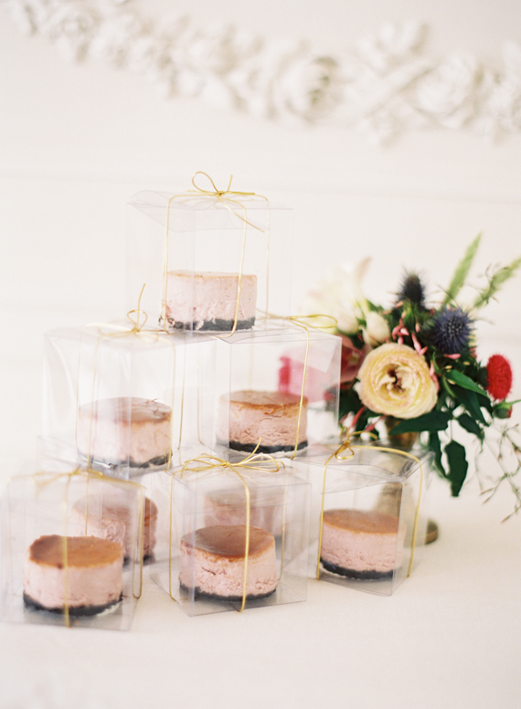 Cake wedding favors | photo by Jessica Burke | 100 Layer Cake
