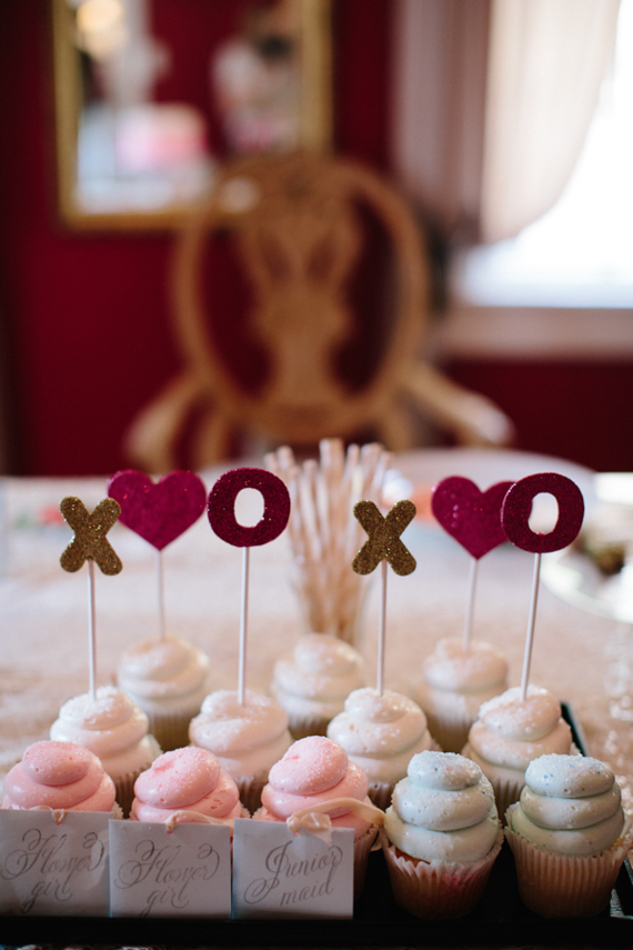xoxo cupcakes | photo by Kallima Photography | 100 Layer Cake