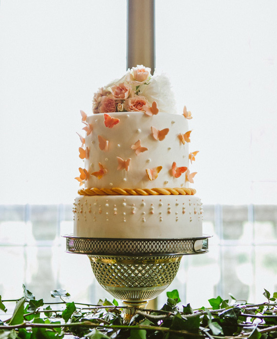 Romantic garden wedding | photo by Les Amis Photo | 100 Layer Cake inspiration