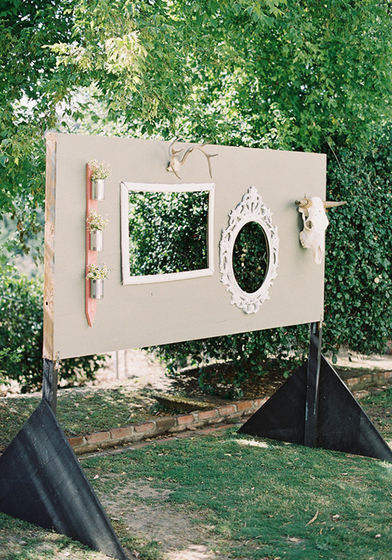 rustic outdoor photo booth backdrop | photo by Michael Radford | 100 Layer Cake