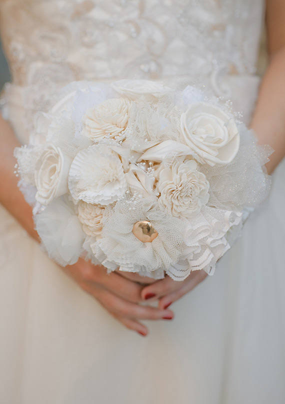 DIY balsa wood roses and handmade flowers bridal bouquet | photo by Yvonne Wong | 100 Layer Cake