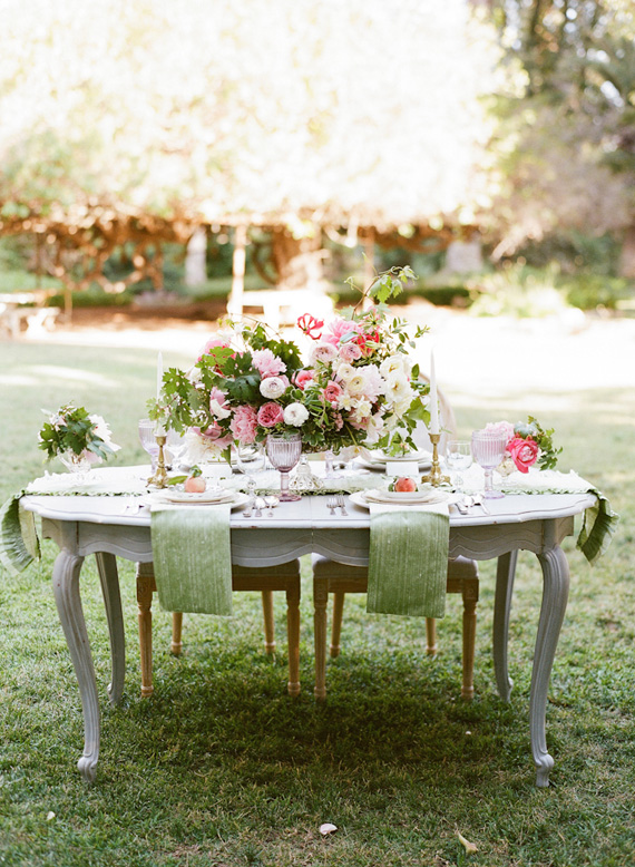 Romantic English garden wedding inspiration | photo by Tonya Joy | Flowers by oak and the owl |100 Layer Cake 