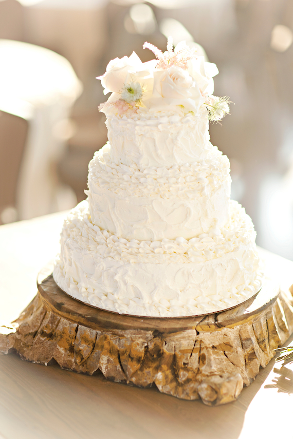 rustic vintage Kentucky wedding | photos by Whitney Dean Glass Jar Photography | 100 Layer Cake