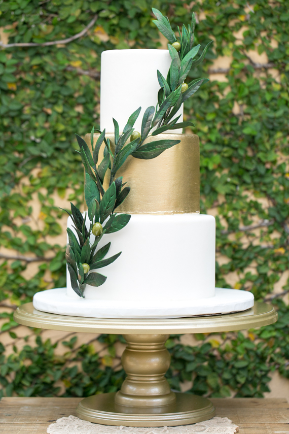 Tuscan romance wedding inspiration | photo by Amalie Orrange Photography | 100 Layer Cake
