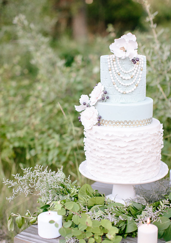 Glamorous wedding cake inspiration | Cakes by Jenna Rae Cakes | photo by Brittany Mahood | 100 Layer Cake