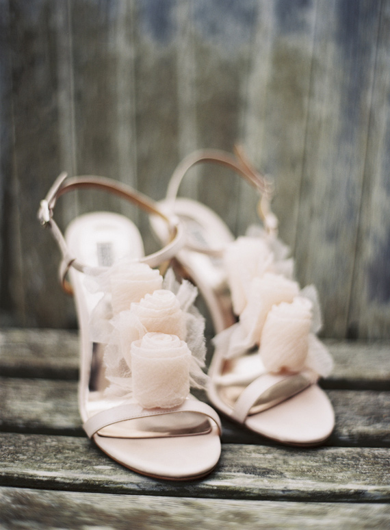 Badgley Mischka wedding shoes | Photo by Braedon Flynn | Read more - http://www.100layercake.com/blog/?p=69009