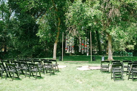 Cupcake liner ceremony backdrop | Photo by Brooke Schultz Photography | Read more - http://www.100layercake.com/blog/?p=68017
