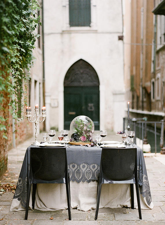 Dark-and-romantic -Venice-wedding-ideas-14