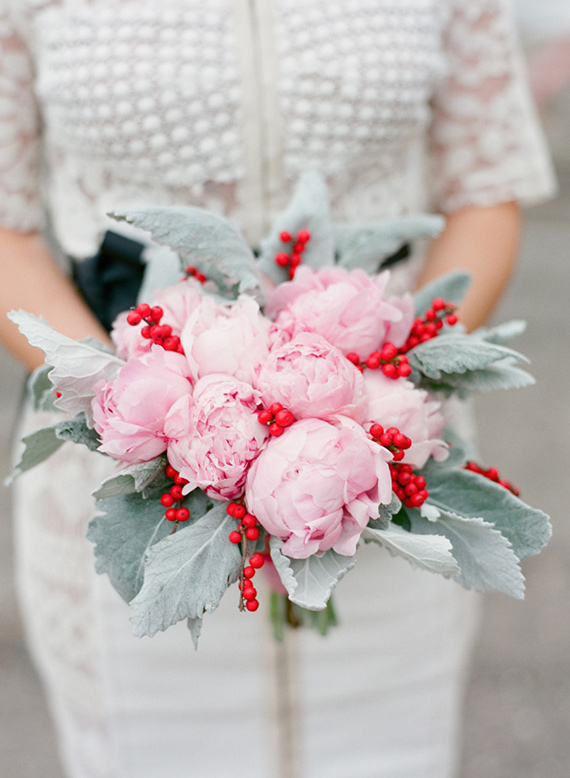 Vintage one year anniversary shoot | Photo by Laura Murray Photography | Read more - http://www.100layercake.com/blog/?p=70782