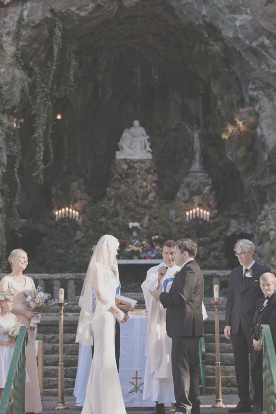 Outdoor wedding ceremony | Photo by Hazelwood Photo | Read more -  http://www.100layercake.com/blog/?p=69450