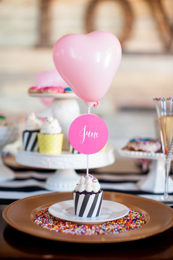 Modern bridal shower inspiration | Photo by Kristin Nicole Photography | Read more - http://www.100layercake.com/blog/?p=71323