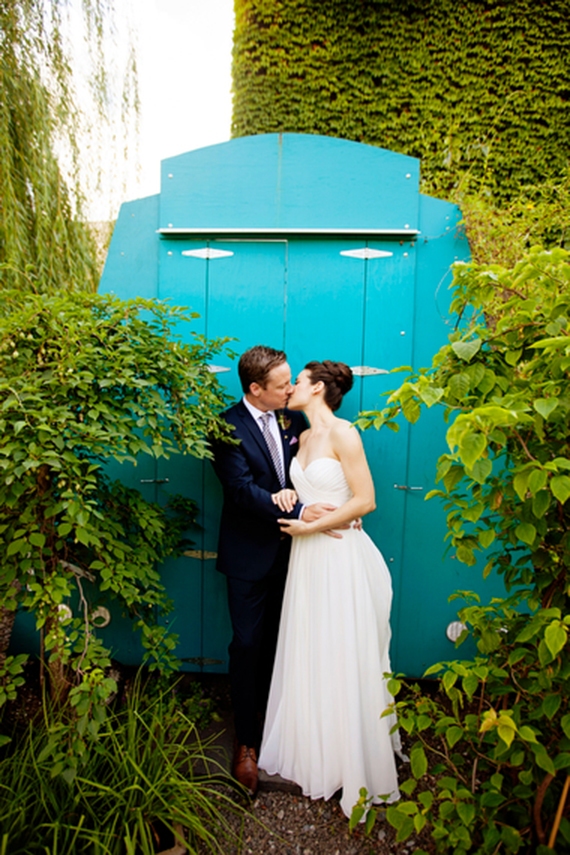 Brooklyn Winery wedding | Photo by Betsi Ewing Studio | Read more -  http://www.100layercake.com/blog/?p=72763