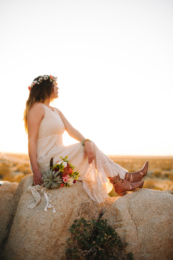 Free People inspired wedding inspiration | Styling and design by Collette Budd of Brier Rose Design | Photo by Daniel Cruz | Read more -  http://www.100layercake.com/blog/?p=74399