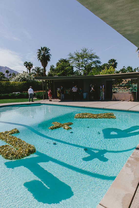 Mid-century modern Palm Springs wedding | Photo by  | Photo by Steve Cowell | Read more  http://www.100layercake.com/blog/?p=74949Mid-century modern Palm Springs wedding | Photo by  | Photo by Steve Cowell | Read more  http://www.100layercake.com/blog/?p=74949