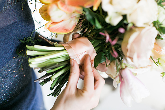 Summer hand tied bouquet idea | Flowers by Finch and Thistle Event Design | Photo by Stephanie Cristalli Photography | 100 Layer Cake