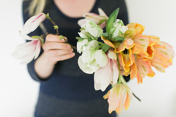 Summer hand tied bouquet idea | Flowers by Finch and Thistle Event Design | Photo by Stephanie Cristalli Photography | 100 Layer Cake