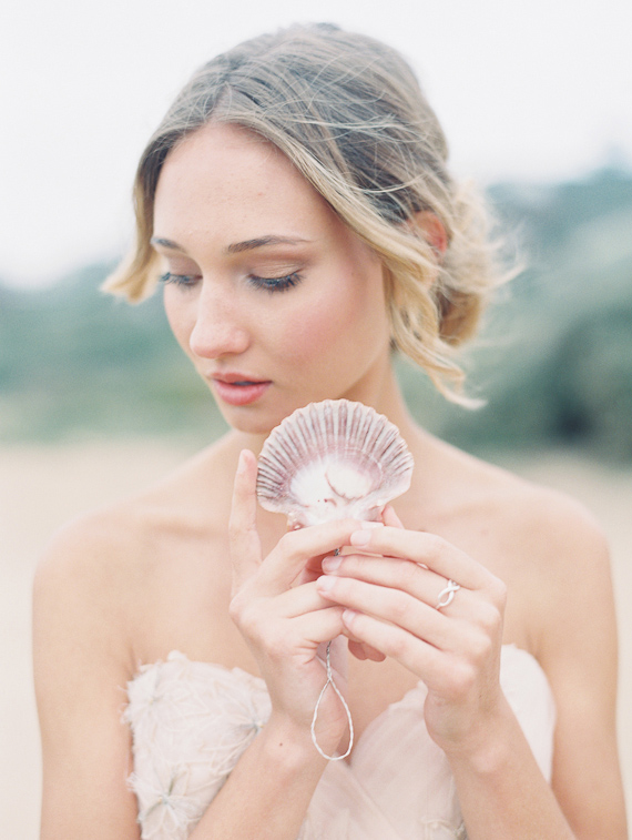 Blush coastal wedding inspiration | Photo by Carmen Santorelli | Read more - http://www.100layercake.com/blog/?p=74029