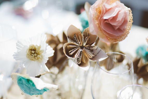 Paper flowers | Photo by Dear Heart Photos | Read more - http://www.100layercake.com/blog/?p=76284
