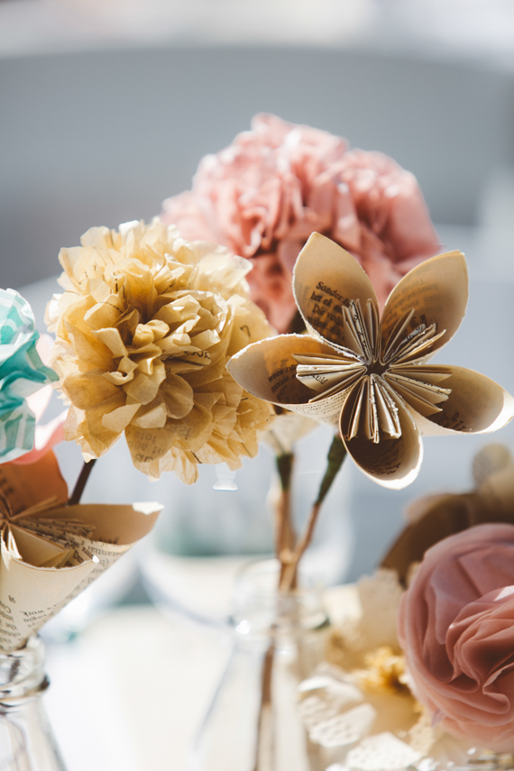 Paper flowers | Photo by Dear Heart Photos | Read more - http://www.100layercake.com/blog/?p=76284