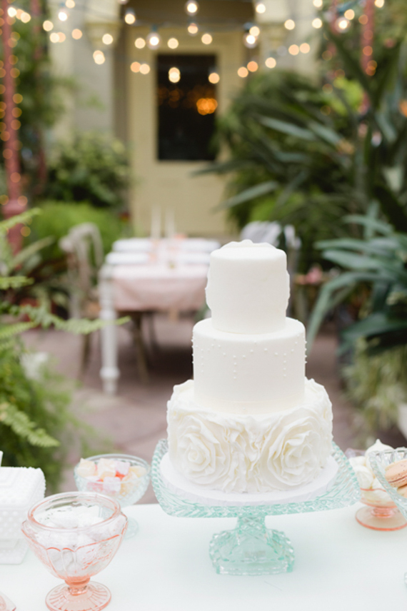 Romantic greenhouse wedding inspiration | Photo by Kate Hubler Photography | Read more - http://www.100layercake.com/blog/?p=75305