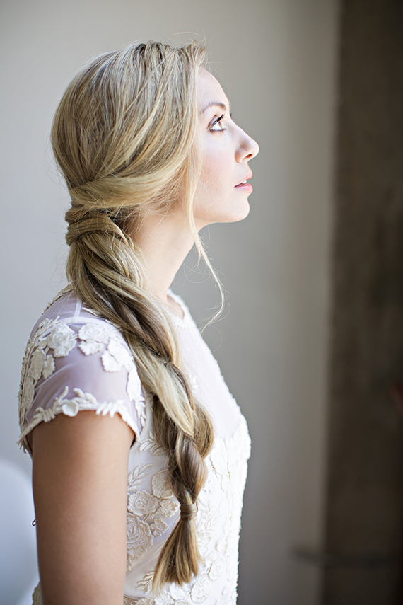 Romantic bridal hairstyle ideas | Hair and makeup by Janet Miranda | Photos by Betsi Ewing | Read more - http://www.100layercake.com/blog/?p=75581