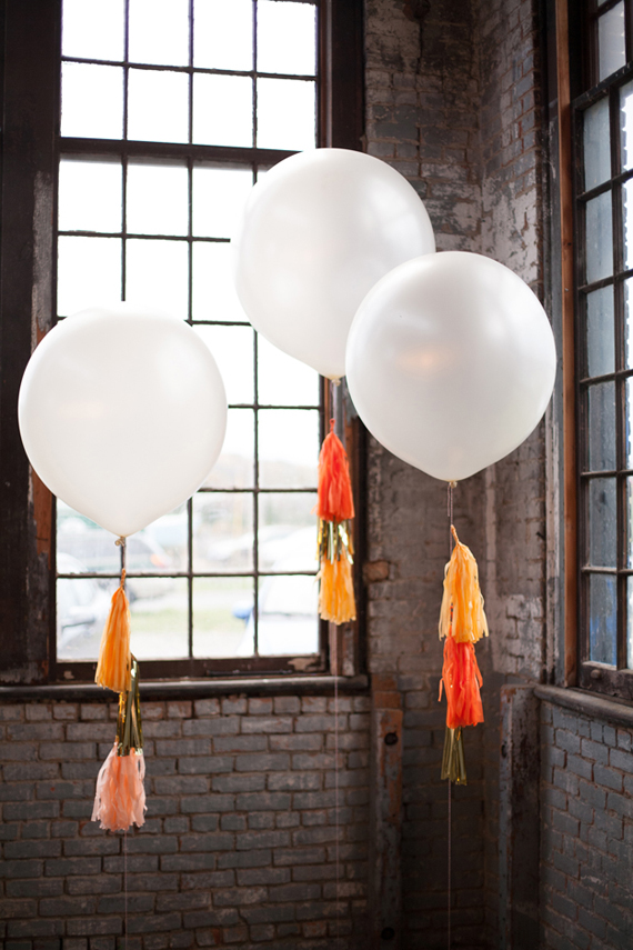 Oversized wedding balloons | Photo by Lisa Berry | Read more - http://www.100layercake.com/blog/?p=76472