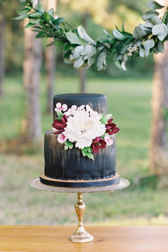 Luxe, vineyard wedding inspiration | Photo by Kristen Curette |  Design and Styling Jennifer Laura Design | Cake by Dream Slice Cakes | Flowers by  Maxit Flower Design | 100 Layer Cake