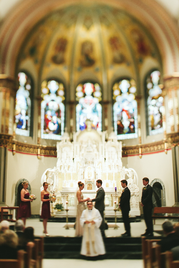 Modern Chicago wedding | Photo by Woodnote Photography | Read more - http://www.100layercake.com/blog/?p=75758