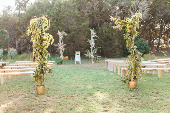 Intimate backyard wedding ceremony | Photo by J Bird Photography | Read more - http://www.100layercake.com/blog/?p=76549