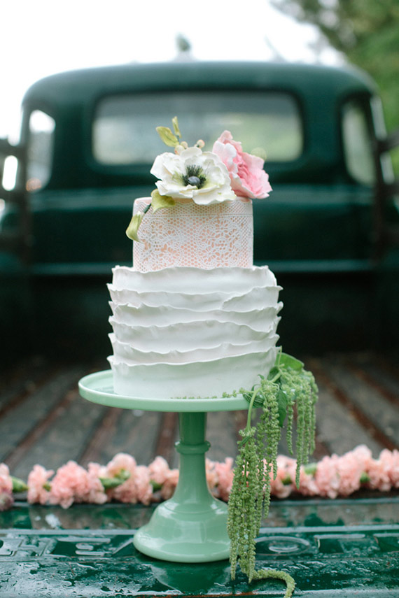 Peach and Blackberry wedding inspiration | Photo by oney Bee Photography | Read more - http://www.100layercake.com/blog/?p=79175