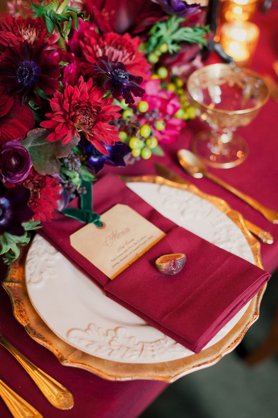 Winter wedding inspiration at the New York Public Library | Photo by His and Her weddings | Read more - http://www.100layercake.com/blog/?p=79390