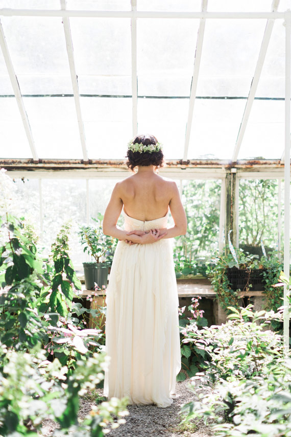 Fall botanical wedding inspiration | Photo by Photo by Erin Trimble | Read more - http://www.100layercake.com/blog/?p=80579
