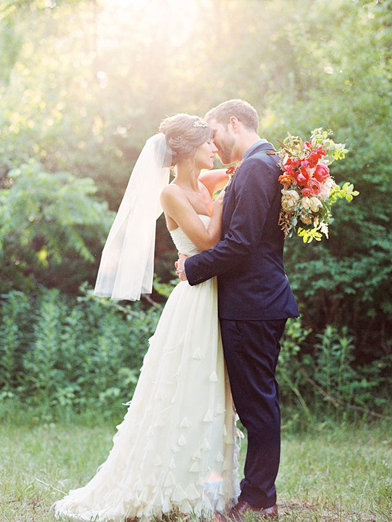 Late Summer mid-west wedding | Photos by Sawyer Baird | Read more - http://www.100layercake.com/blog/?p=79569