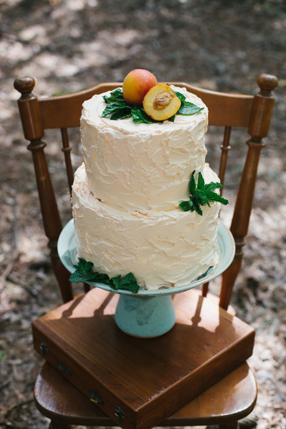 Southern Anthropologie inspired wedding inspiration | Photo by Starling and Sage | Read more - http://www.100layercake.com/blog/?p=80077