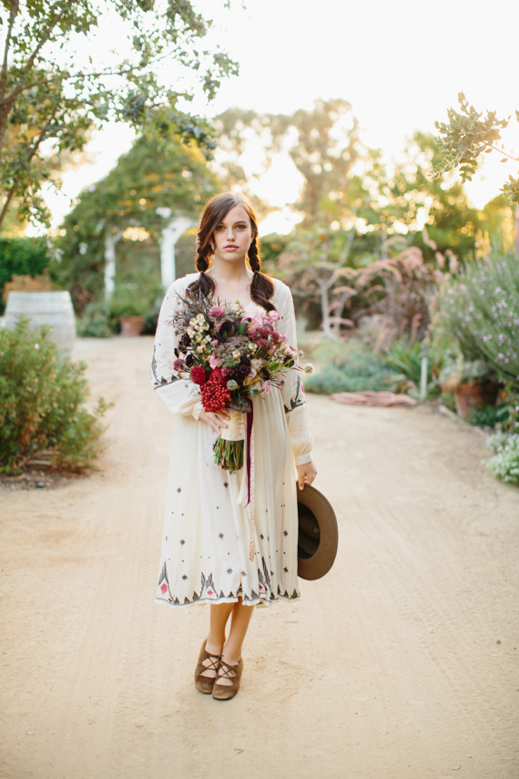 Fall fashion and floral wedding inspiration | Photo by Marianne Wilson Photography | Read more - http://www.100layercake.com/blog/?p=80483