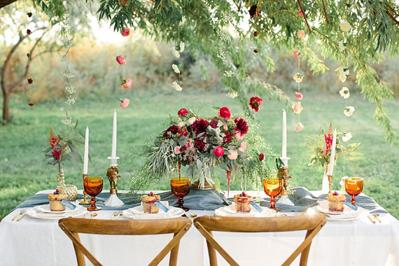 Sweet Autumn wedding inspiration | Photo by Callie Hobbs Photography | Read more - http://www.100layercake.com/blog/?p=80449 