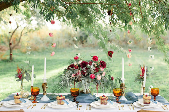 Sweet Autumn wedding inspiration | Photo by Callie Hobbs Photography | Read more - http://www.100layercake.com/blog/?p=80449 