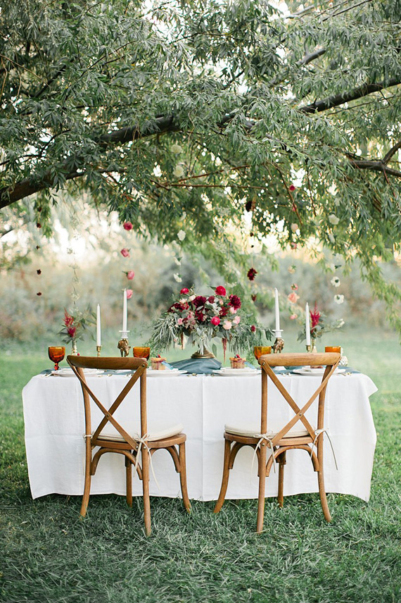 Sweet Autumn wedding inspiration | Photo by Callie Hobbs Photography | Read more - http://www.100layercake.com/blog/?p=80449 