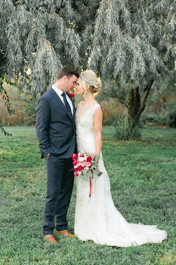 Sweet Autumn wedding inspiration | Photo by Callie Hobbs Photography | Read more - http://www.100layercake.com/blog/?p=80449 