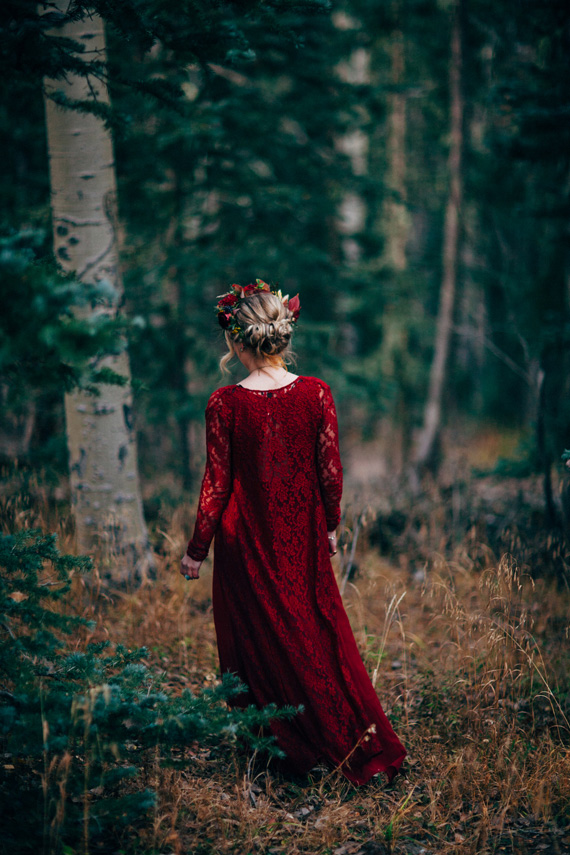 Rich red fall bridal portraits | Photo by Chris Dunn Photo | Read more - http://www.100layercake.com/blog/?p=82375