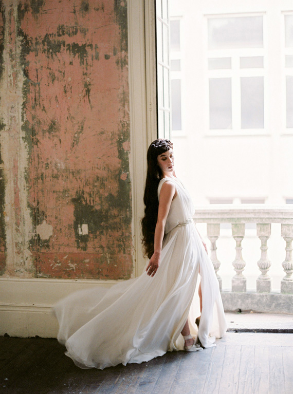Ethereal vintage wedding inspiration with a ballerina | Photo by Andre Teixeira of Brancoprata | Read more -  http://www.100layercake.com/blog/wp-content/uploads/2015/03/Ethereal-vintage-wedding-inspiration