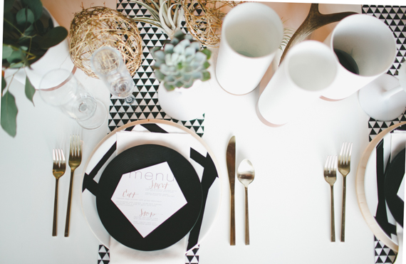 Rustic black and white wedding idea | Photo by Jenavieve Belair | 100 Layer Cake 