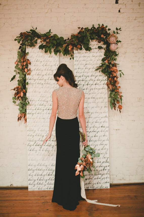 Rustic black and white wedding idea | Photo by Jenavieve Belair | 100 Layer Cake 