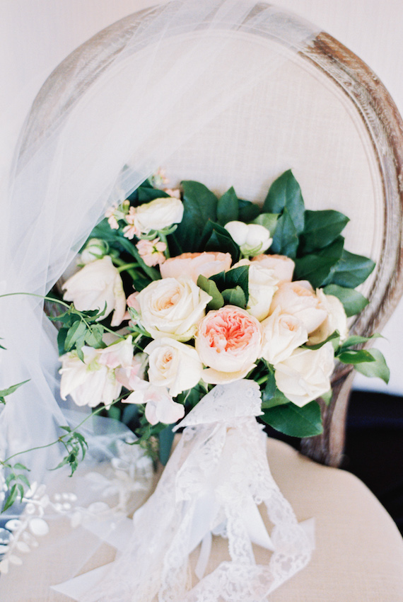 St Patricks day wedding inspiration | Photo by Stephanie Yonce Photography | Read more -  http://www.100layercake.com/blog/wp-content/uploads/2015/03/St-Patricks-day-wedding-inspiration