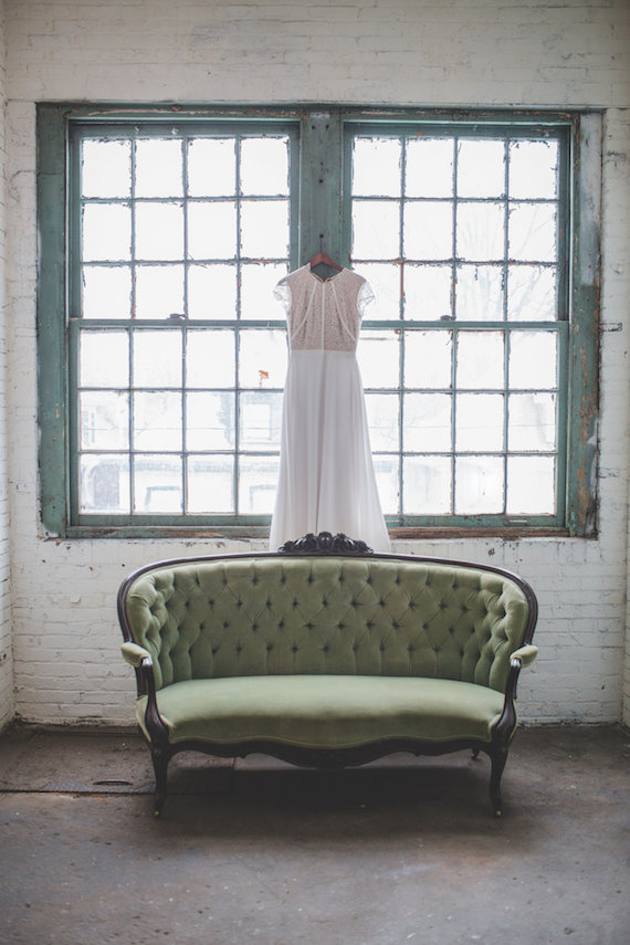 Vintage green and white wedding ideas | Photo by Your Wedding Project | Read more -  http://www.100layercake.com/blog/wp-content/uploads/2015/03/vintage-green-and-white-wedding-ideas