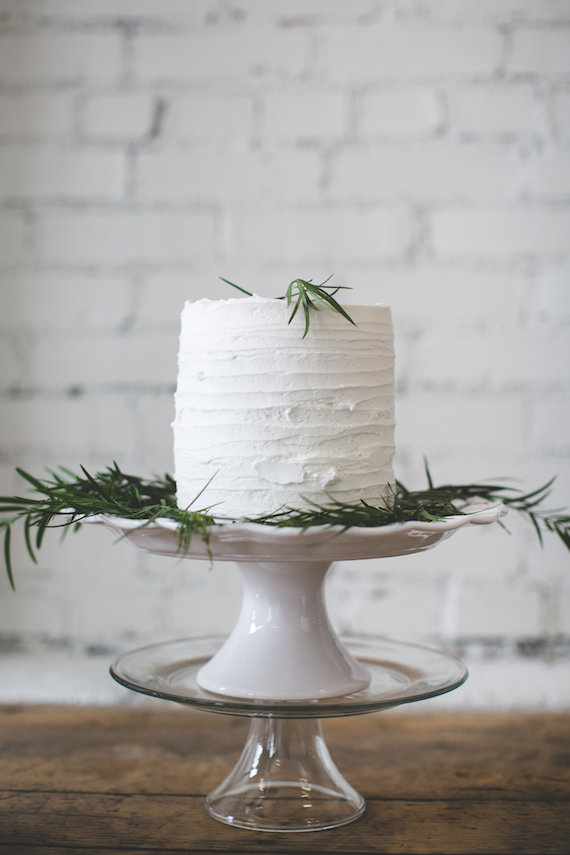 Vintage green and white wedding ideas | Photo by Your Wedding Project | Read more -  http://www.100layercake.com/blog/wp-content/uploads/2015/03/vintage-green-and-white-wedding-ideas