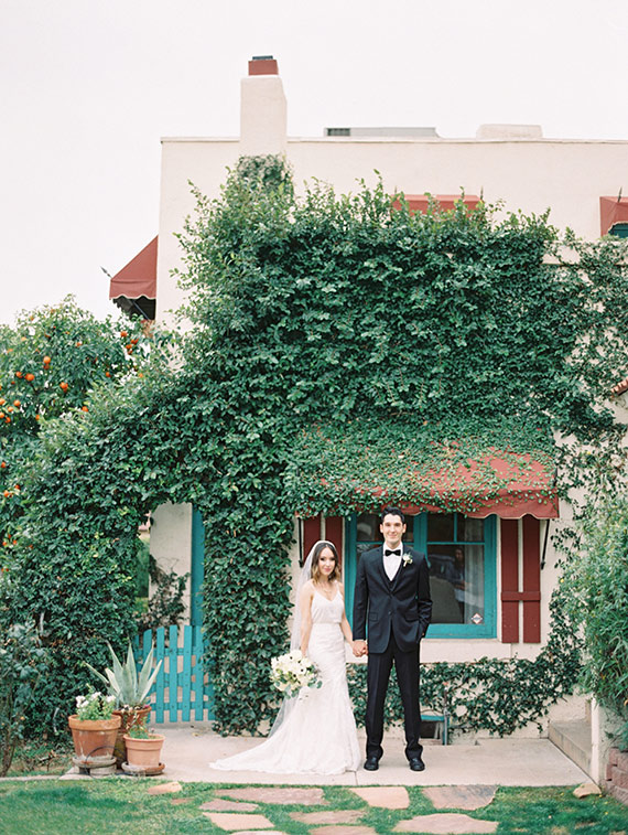 Black white and green backyard wedding inspiration | Photo by  Melissa Jill Photography | Read more - http://www.100layercake.com/blog/wp-content/uploads/2015/04/Backyard-wedding