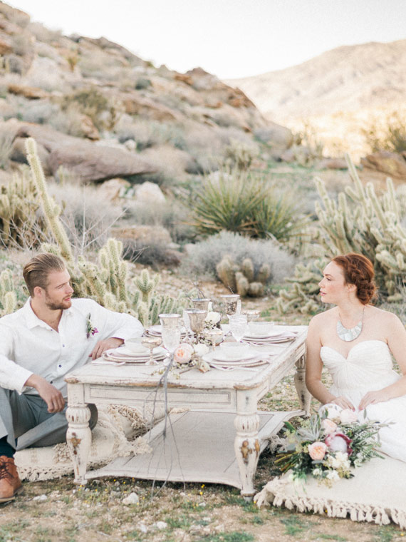 Pastel desert wedding inspiration | Photo by  Whiskers and Willow Photography  | Read more -  http://www.100layercake.com/blog/wp-content/uploads/2015/04/Desert-wedding-inspiration