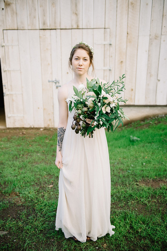 Kinfolk inspired wedding inspiration | Photo by Love in Photographs | Read more - http://www.100layercake.com/blog/wp-content/uploads/2015/04/Kinfolk-inspired-wedding-idea